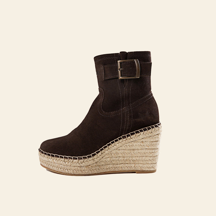 
                  
                    BOTIN CUÑA MEDIA  SERRAJE HEBILLA MARRON LEZNA
                  
                