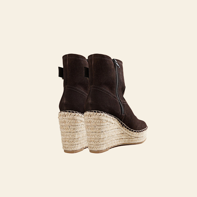 
                  
                    BOTIN CUÑA MEDIA  SERRAJE HEBILLA MARRON LEZNA
                  
                
