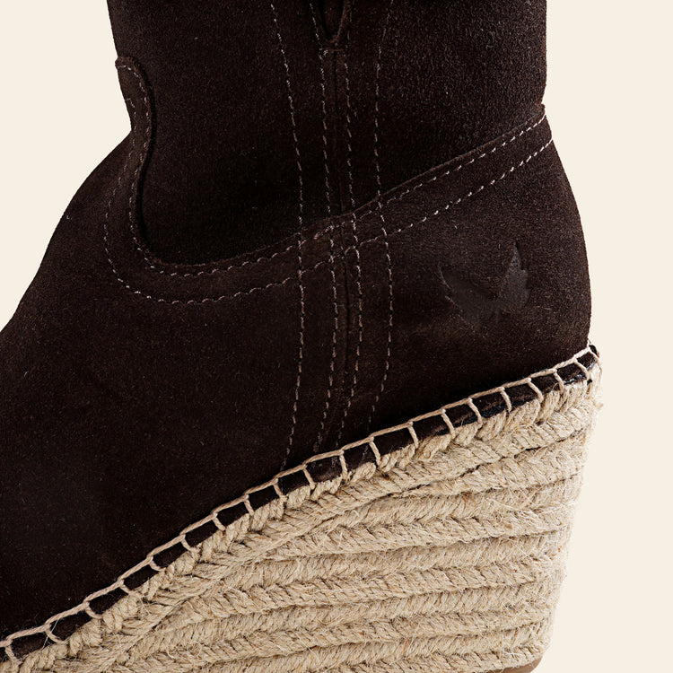 
                  
                    BOTIN CUÑA MEDIA  SERRAJE HEBILLA MARRON LEZNA
                  
                